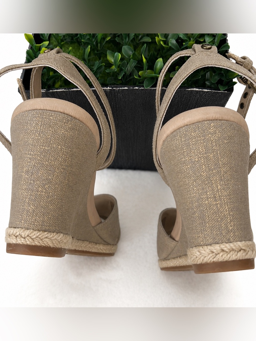 UGG Neutral Metallic Color Linen Wedge Espadrille Sandals Size 7.5 NWOT - Picture 5 of 12